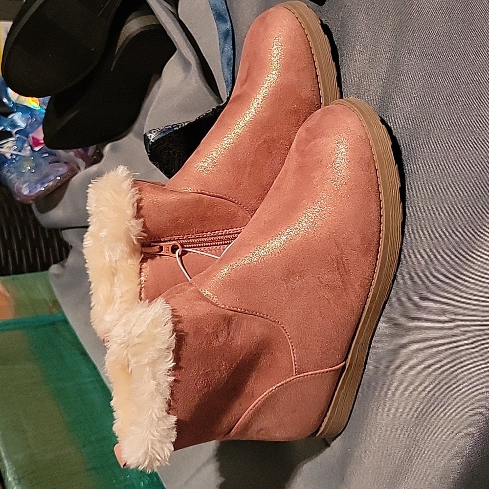 Nwt Pink glitter boots